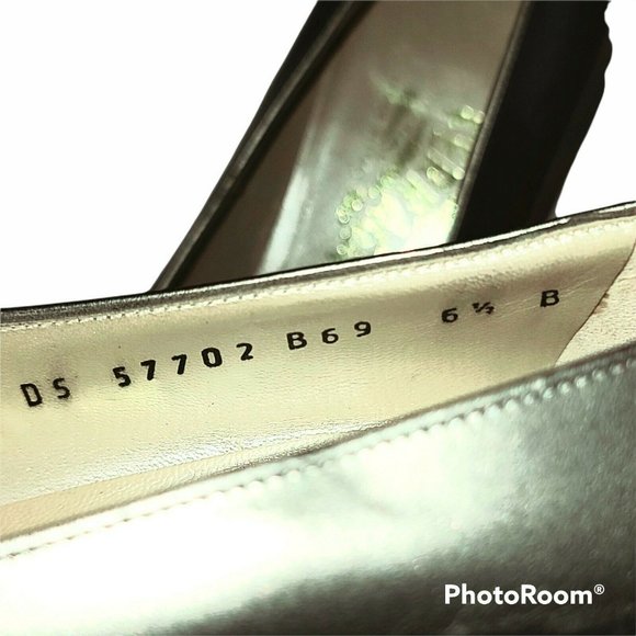 Salvatore Ferragamo Women's 6 1/2B Metallic Beige - Picture 9 of 10